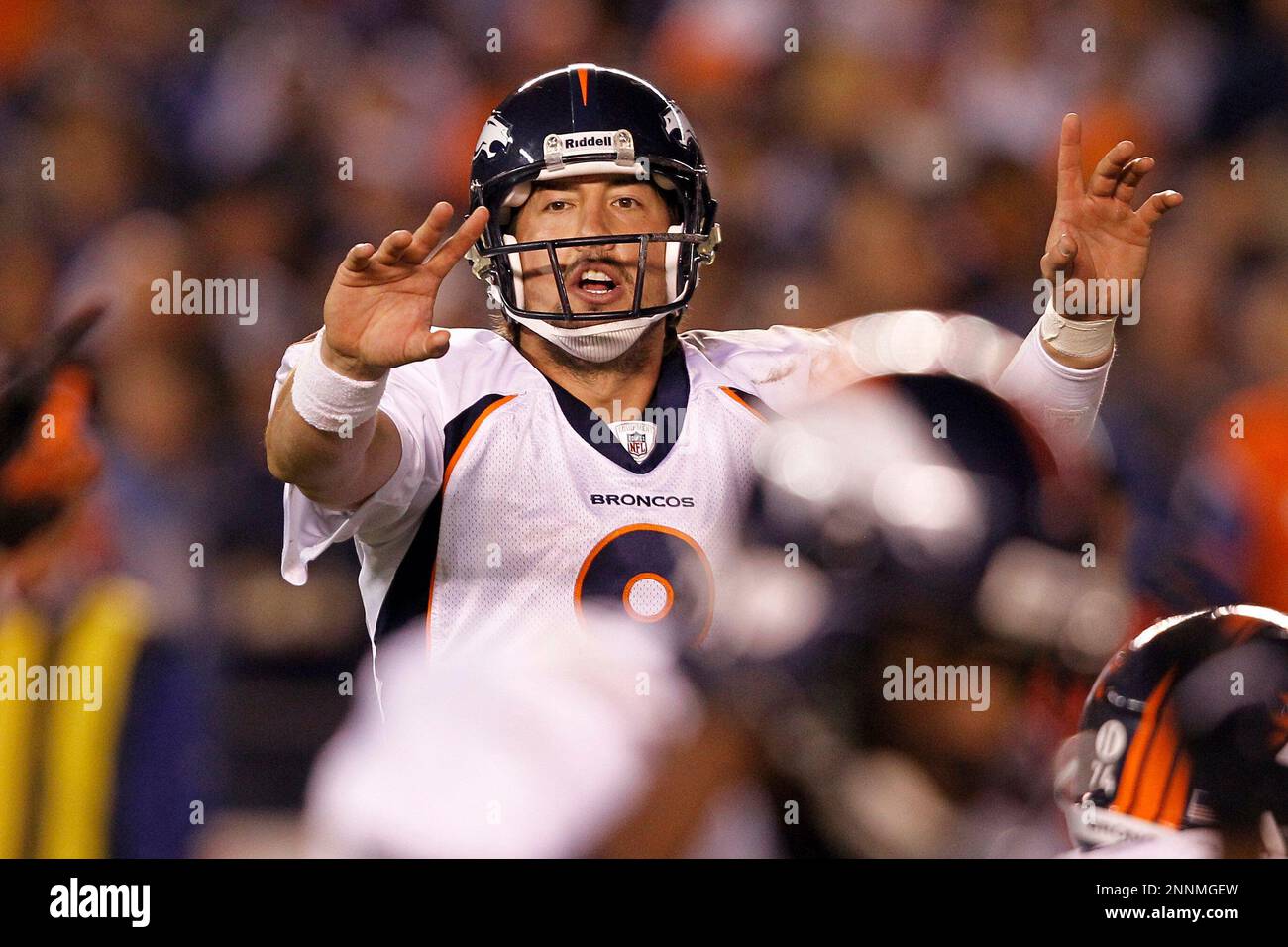 22 November 2010: Denver Broncos quarterback Kyle Orton #8 during the NFL regular season game between the Denver Broncos and the San Diego Chargers at the Qualcomm Stadium in San Diego, CA. (Icon Sportswire via AP Images) Stockfoto