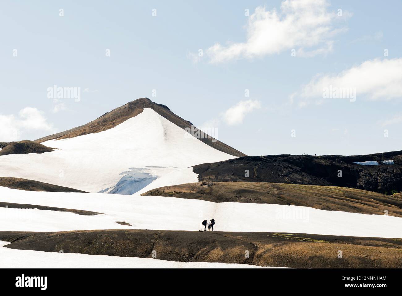 Blick auf die verschneite Landschaft Islands während der Wanderung auf dem berühmten Laugavegur Trail Stockfoto