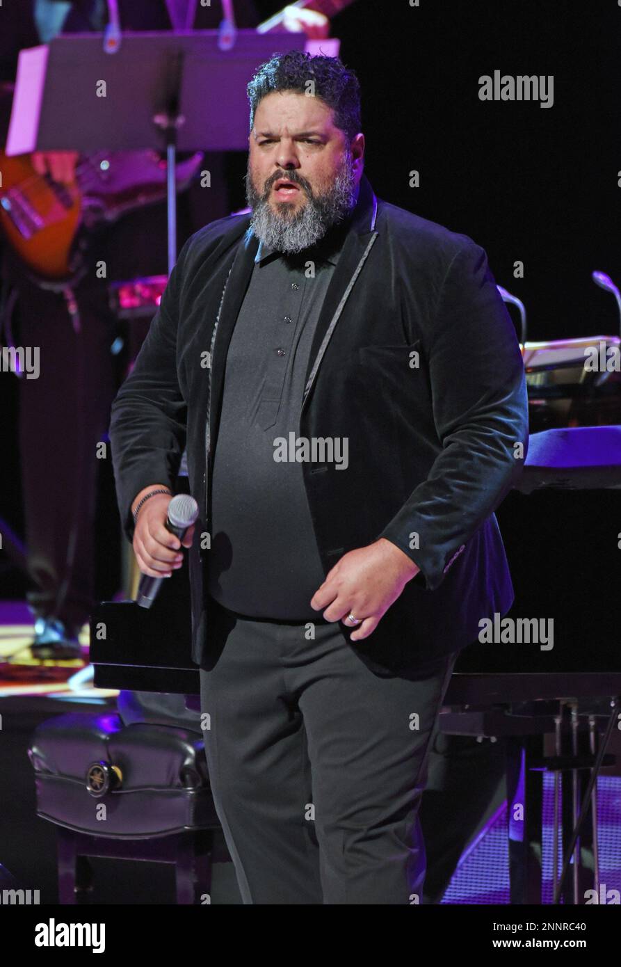 Atlanta, GA, USA. 25. Februar 2023. Fernando Varela auf der Bühne für einen intimen Abend mit David Foster & Katharine McPhee, Atlanta Symphony Hall, Atlanta, GA 25. Februar 2023. Kredit: Derek Storm/Everett Collection/Alamy Live News Stockfoto