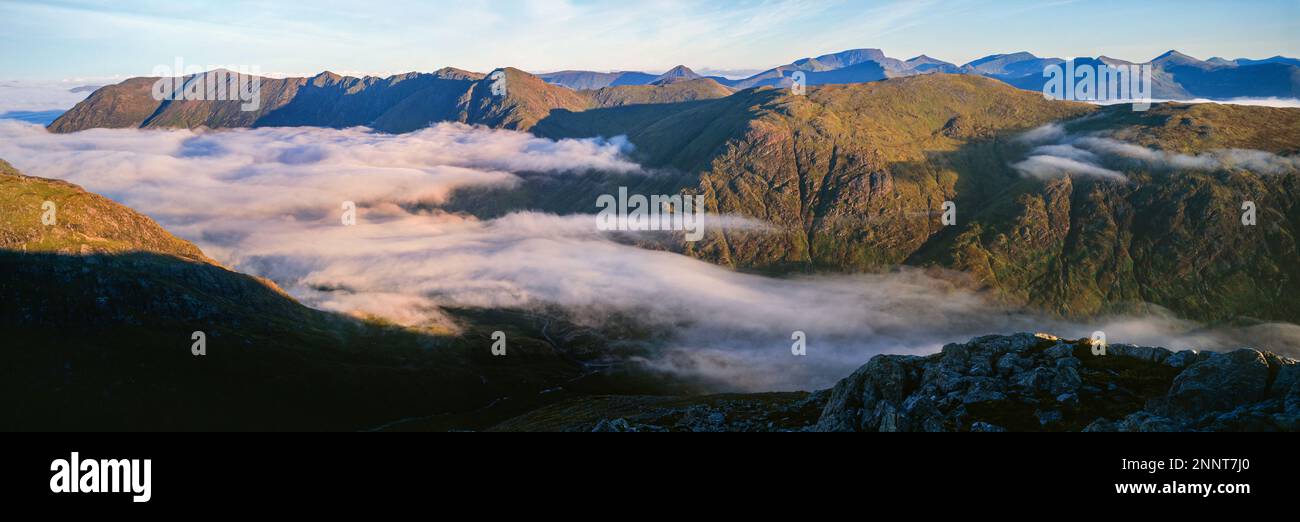 Morgenlicht auf den Bergen, Buachaille Etive Beag, Glen Coe, Schottland Stockfoto
