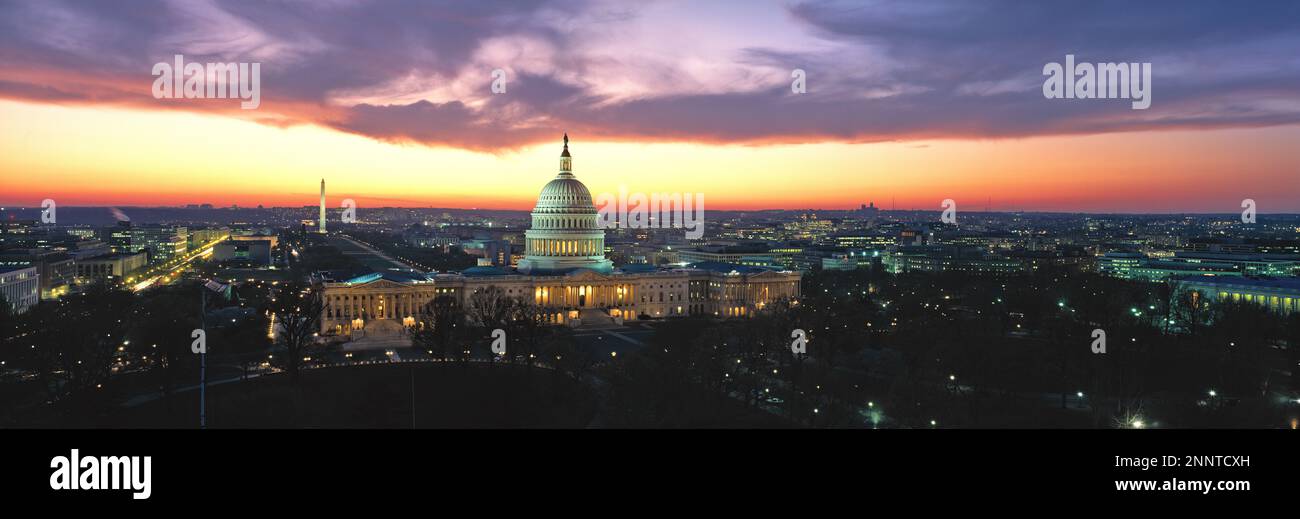 Kapitolgebäude bei Sonnenuntergang und Stadtbild von Washington DC, USA Stockfoto