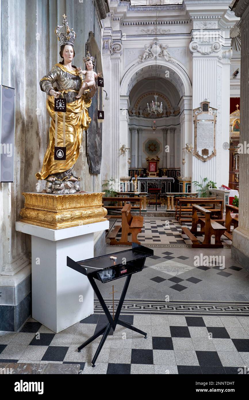 Das Innere der Kirche Santa Maria del Monte. Caltagirone Sizilien Italien Stockfoto