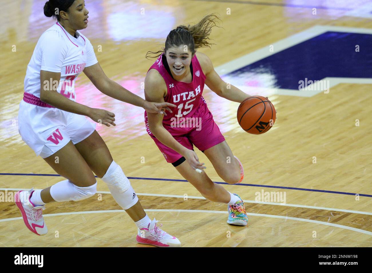SEATTLE, WA - FEBRUARY 19: Utah Utes guard Kemery Martin (15) drives to the basket during a womens PAC12 college basketball game between the Utah Utes and the Washington Huskies on February 19, 2021 at Hec Edmundson Pavilion in Seattle, WA. (Photo by Jeff Halstead/Icon Sportswire) (Icon Sportswire via AP Images) Stockfoto