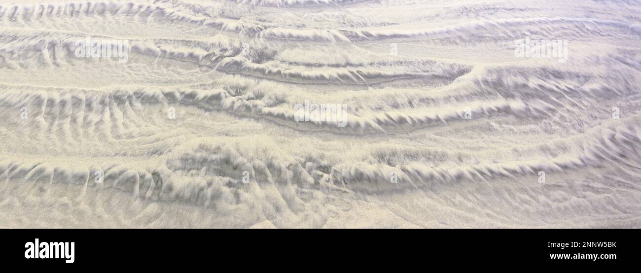 Sandmuster, die durch die rückläufige Flut erzeugt wurden Stockfoto