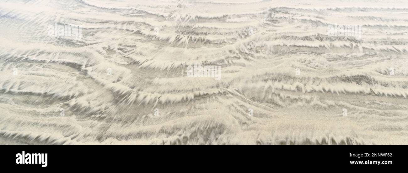 Sandmuster, die durch die rückläufige Flut erzeugt wurden Stockfoto