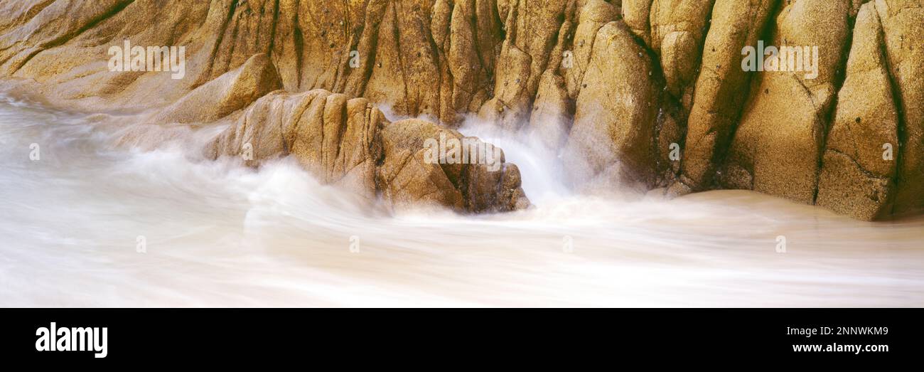 Langzeitaufnahme mit Nahaufnahme der felsigen Küste, Sea of Cortes, Cabo Pulmo National Park, Baja California Sur, Mexiko Stockfoto