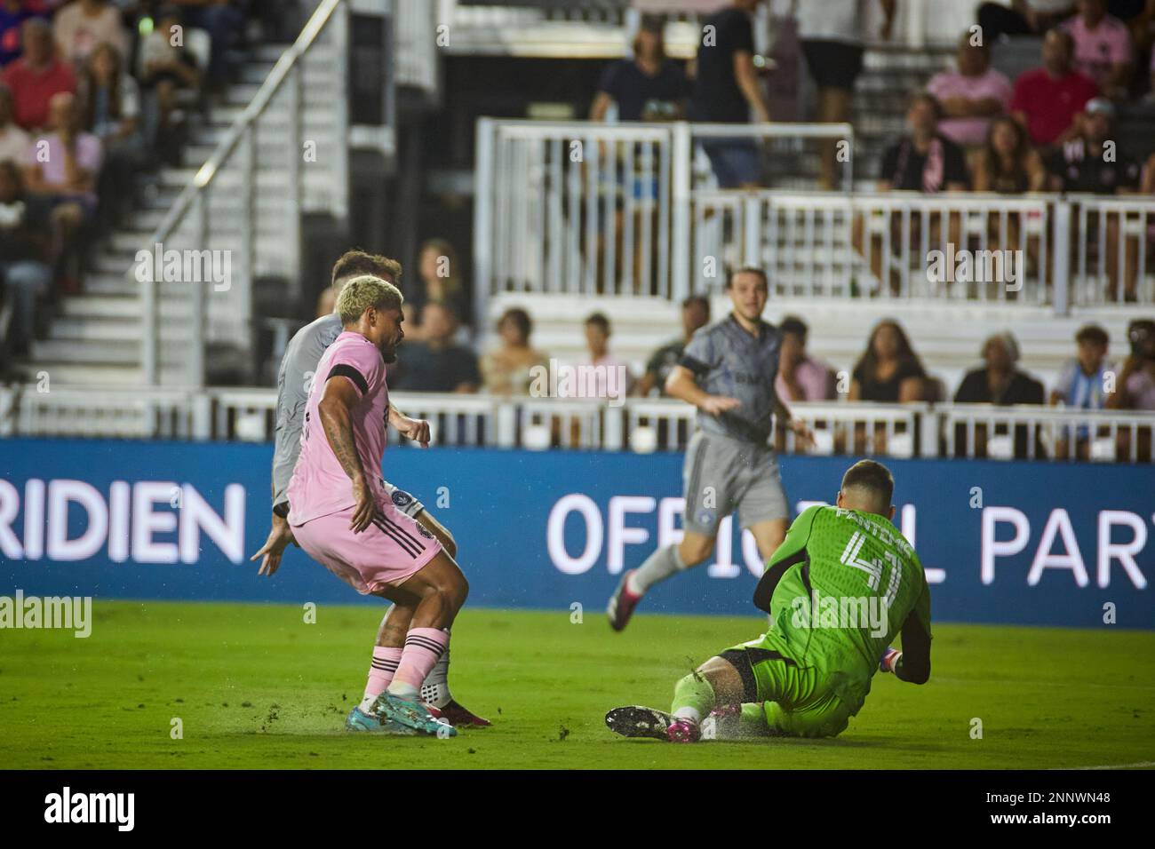 Fort Lauderdale, Florida, USA. 25. Februar 2023 Inter Miami CF für 2023 Home Opener gegen CF Montreal im DRV Pink Stadium in Florida, USA. Kredit: Yaroslav Sabitov/YES Market Media/Alamy Live News Stockfoto