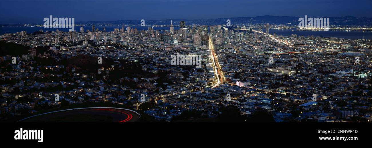 Die Stadt bei Nacht aus der Vogelperspektive, San Francisco, Kalifornien, USA Stockfoto