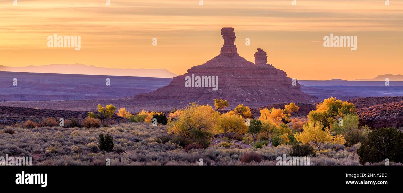 Felsformationen in der Wüste im Herbst, Arizona, USA Stockfoto