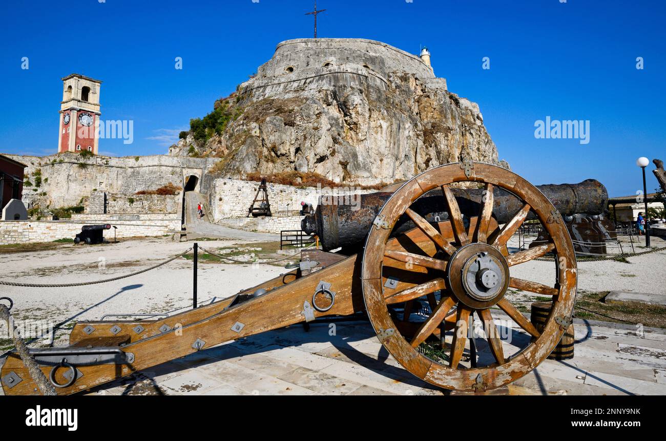 Alte rostige Kanone in alter Festung, Korfu, Ionische Inseln, Griechenland Stockfoto