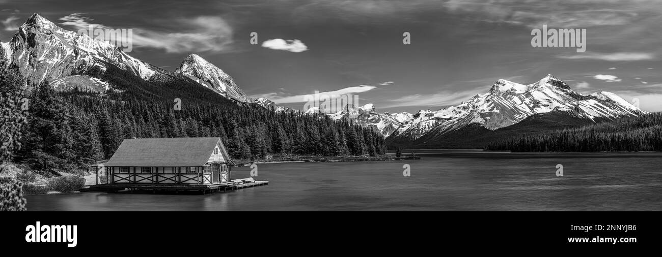 Bootshaus am Ufer des Maligne Lake, Alberta, Kanada Stockfoto