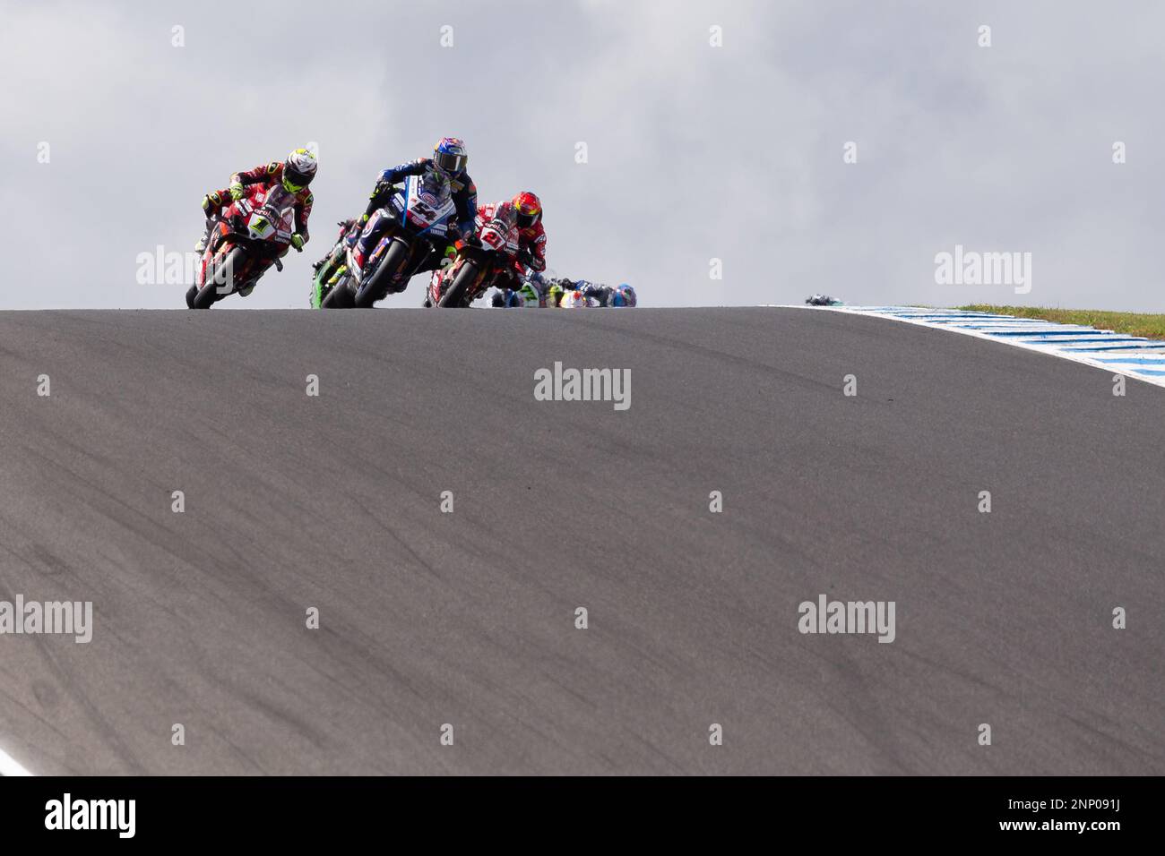 Phillip Island, Australien, 26. Februar 2023. Alvaro Bautista von ESP auf dem Aruba.IT Racing – Ducati Ducati vor dem Rudel während der FIM-Superbike-Weltmeisterschaft 2023 auf dem Phillip Island Circuit am 26. Februar 2023 in Phillip Island, Australien. Kredit: Dave Hewison/Speed Media/Alamy Live News Stockfoto