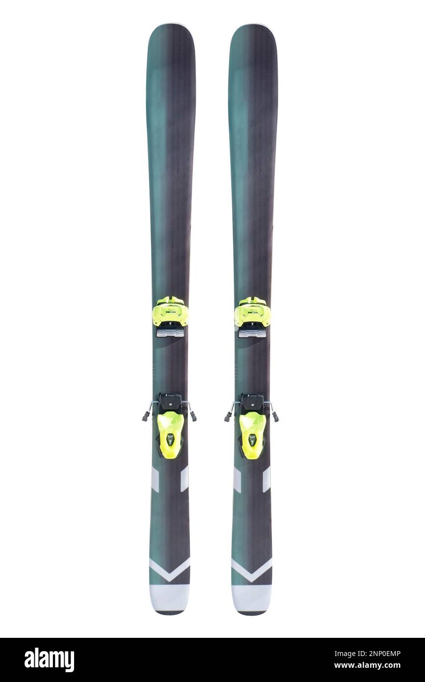 Ein Paar Alpinskis auf weißem Hintergrund isoliert. Sportausrüstung zum Skifahren. Stockfoto