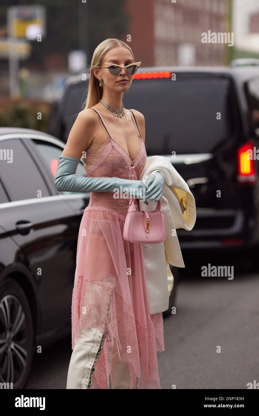 Leonie Hanne vor Gucci Modenschau während der Mailänder Modewoche Frauenbekleidung Herbst/Winter 2023/2024 Stockfoto