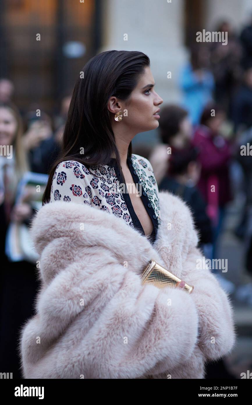 Sara Sampaio Outside Missoni Modenschau während der Mailänder Fashion Week Frauenbekleidung Herbst/Winter 2023/2024 Stockfoto