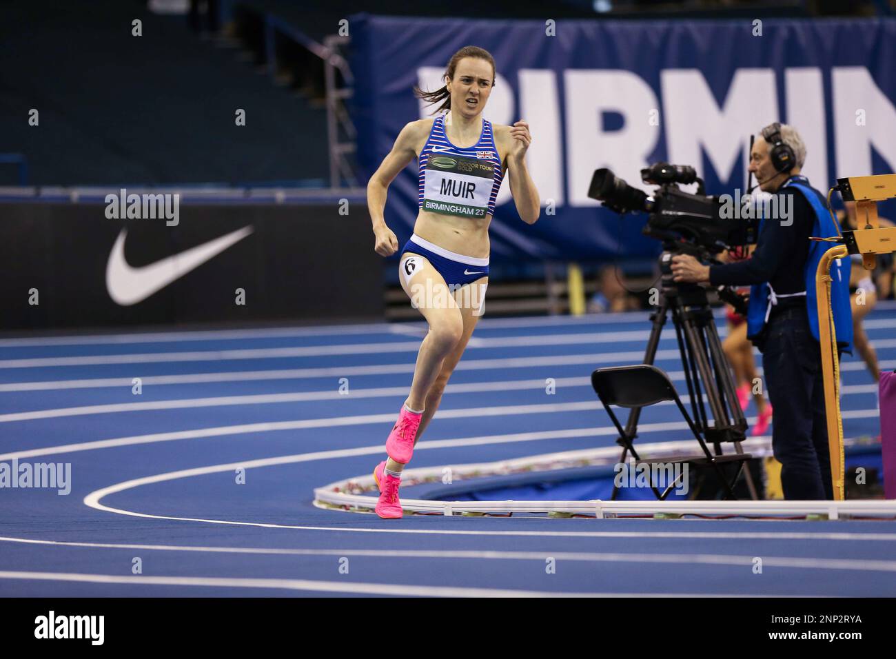 Laura Muir tritt beim World Athletics World Indoor Tour Final Meeting in der Utilita Arena in Birmingham an der Women's 1000m an. Stockfoto