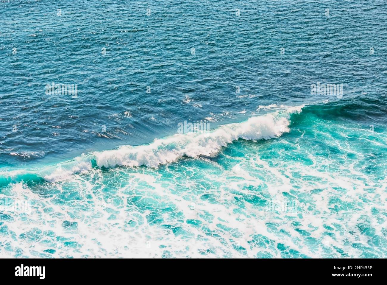 Türkis wave im Indischen Ozean Stockfoto