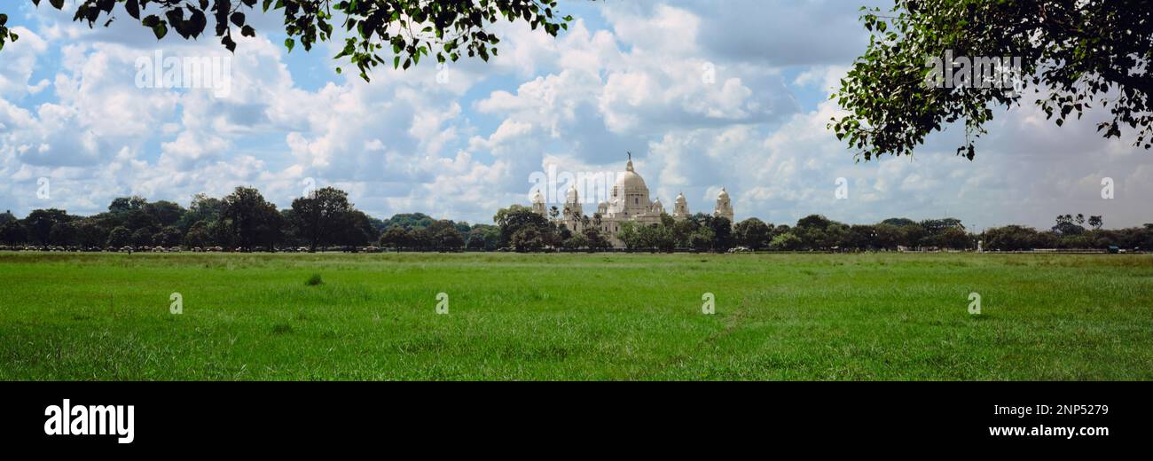 Grüner Park vor dem Victoria Memorial, Kalkutta, Westbengalen, Indien Stockfoto