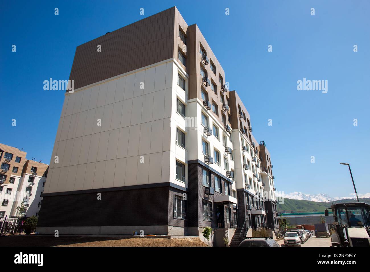 Der Bau eines mehrstöckigen Hauses ist die letzte Etappe. Stockfoto