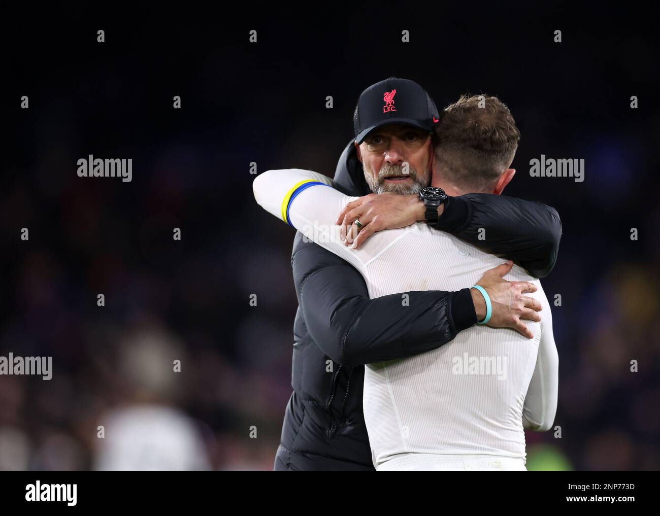 London, England, 25. Februar 2023. Jurgen Klopp Manager von Liverpool mit Jordan Henderson von Liverpool während des Premier League-Spiels im Selhurst Park, London. Der Bildausdruck sollte lauten: David Klein/Sportimage Stockfoto