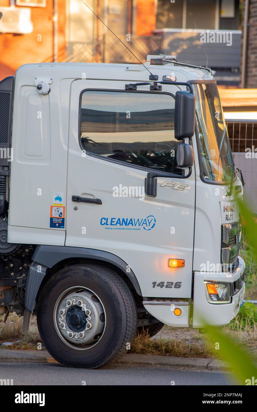 Die vordere Kabine eines Cleanaway Bulk Goods Müllwagens, Abfall- oder Müllabfuhrfahrzeugs (RCV), das an der Straße in New South Wales Central geparkt ist Stockfoto