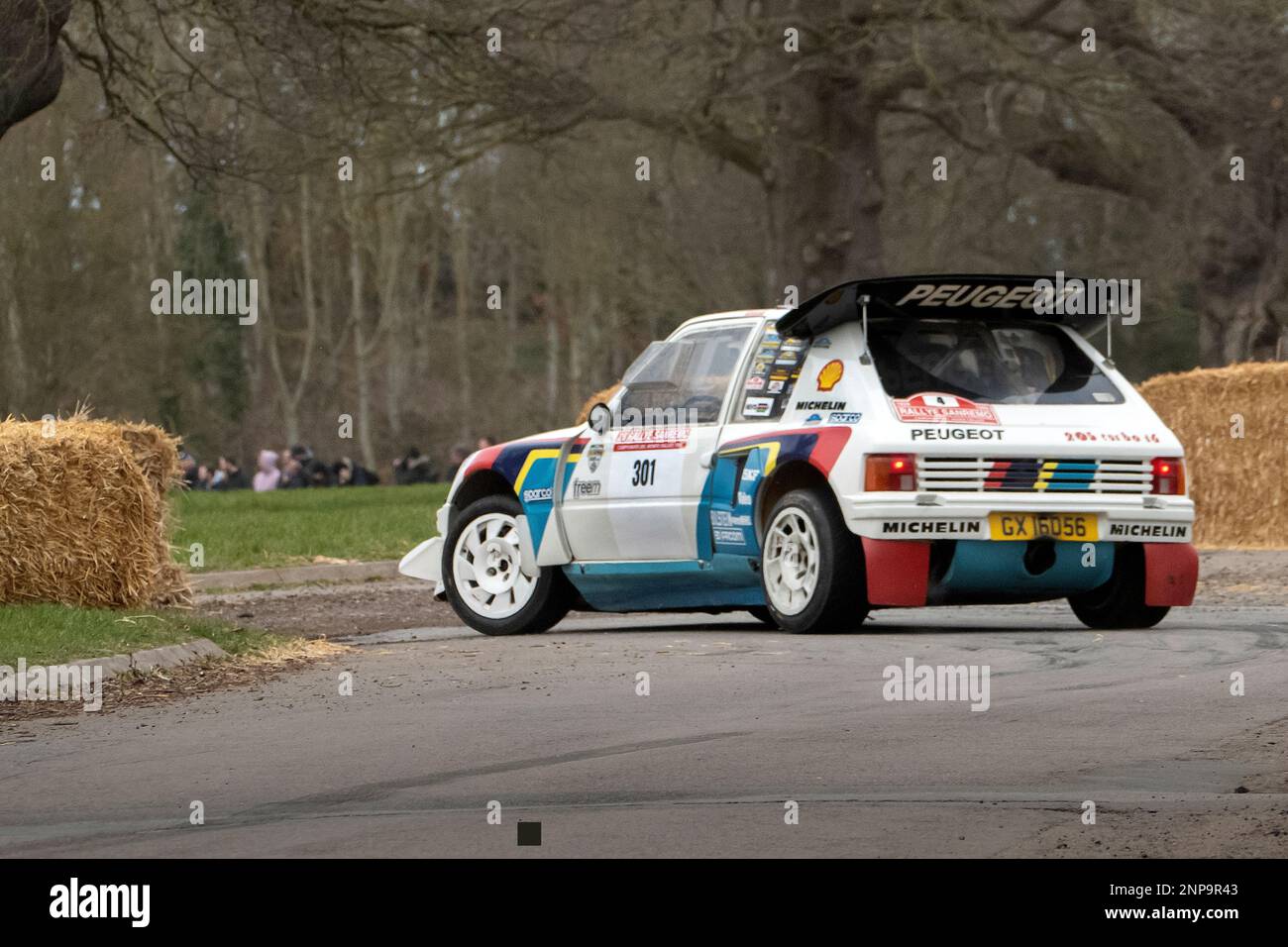 Peugeot 205 T 16 bei Race Retro 2023 Exhibition und Rally Stages im Stoneleigh Park Warwickshire UK Stockfoto