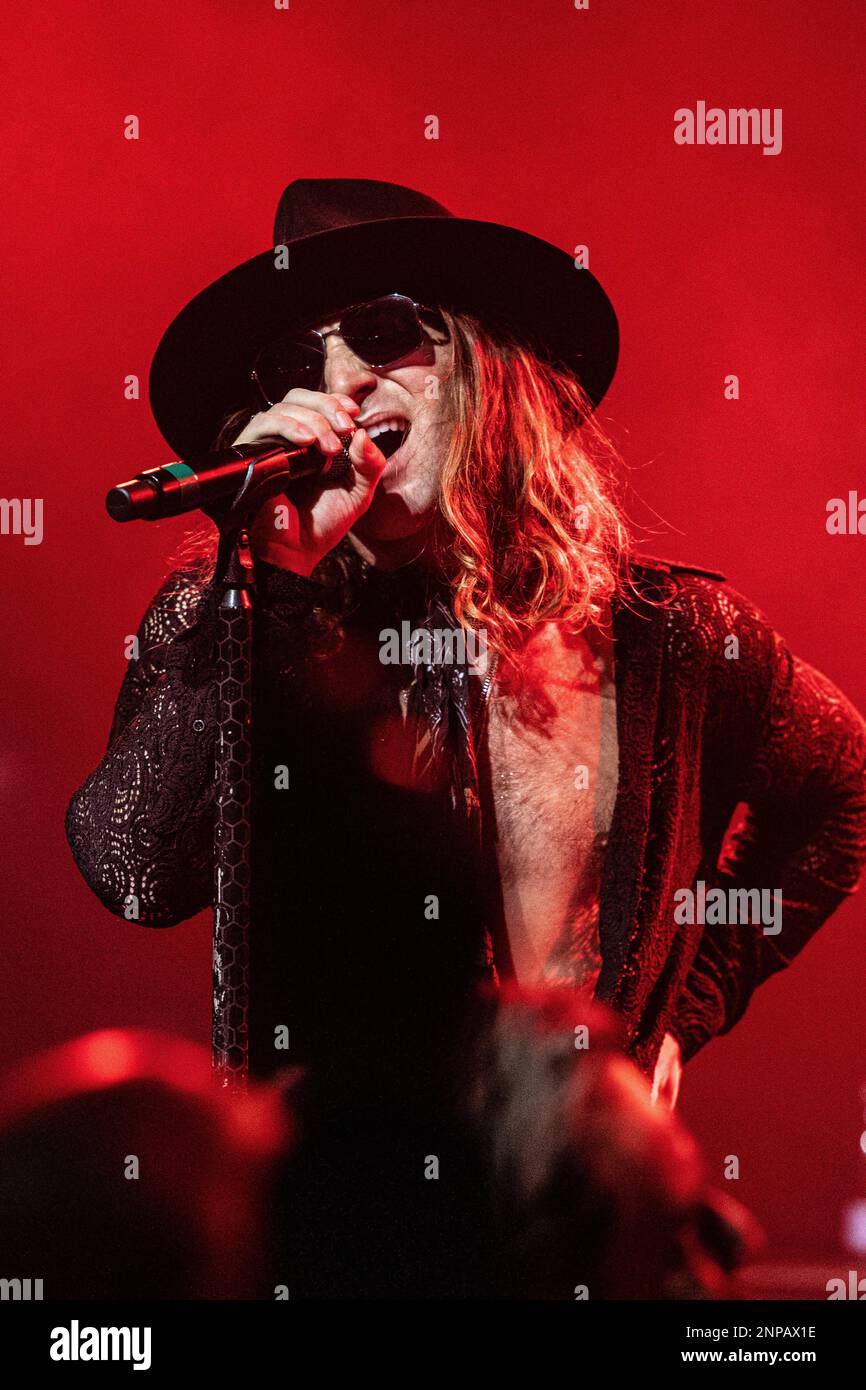 Kopenhagen, Dänemark. 25. Februar 2023. Die amerikanische Rockband Dirty Honey führt ein Live-Konzert im Hotel Cecil in Kopenhagen auf. Hier wird der Sänger Marc LaBelle live auf der Bühne gesehen. (Foto: Gonzales Photo/Alamy Live News Stockfoto