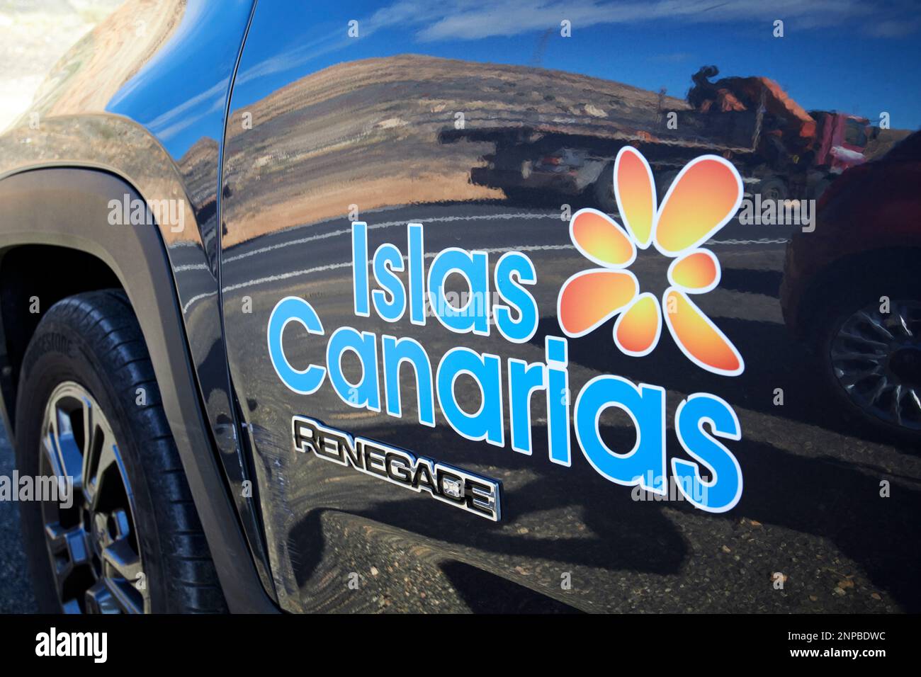 Jeep-Mietwagen mit isla canarias-Logo der Firma Cabera medina Lanzarote, Kanarische Inseln, Spanien Stockfoto