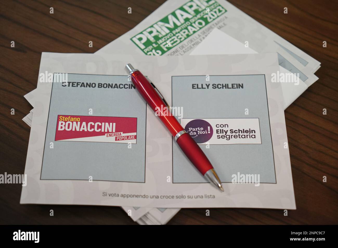Vorwahlen der italienischen Demokratischen Partei, wählen Sie einen neuen Parteisekretär. Turin, Italien - Februar 2023 Stockfoto