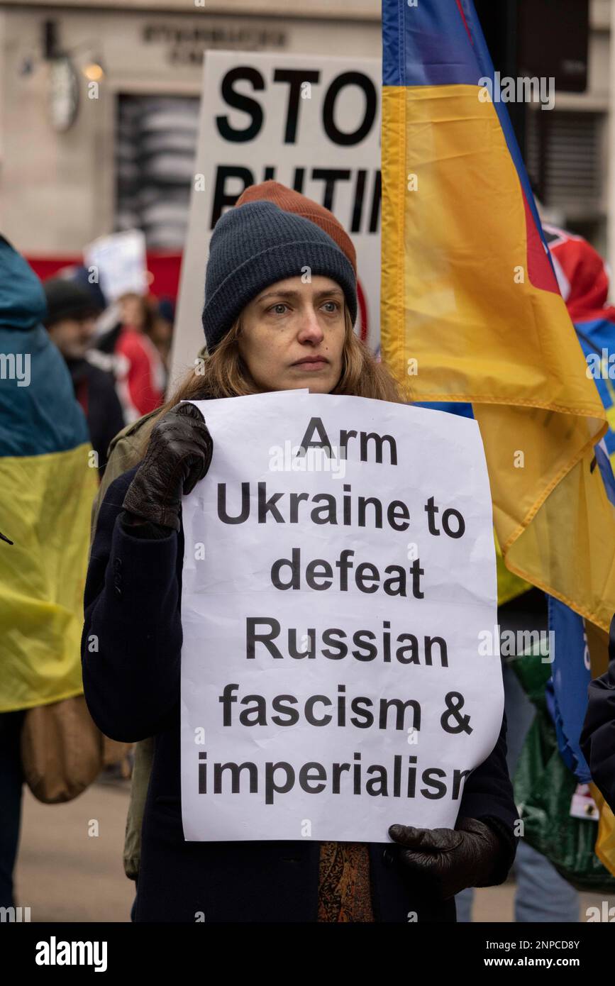 London, Vereinigtes Königreich 25. Februar 2023, London, Vereinigtes Königreich die Demonstration „Victory for Ukraine“ findet ein Jahr nach der Invasion der Ukraine durch Russland vom Portland Place bis zum Trafalgar Square in London statt. Kredit: Jeff Gilbert/Alamy Live News Stockfoto