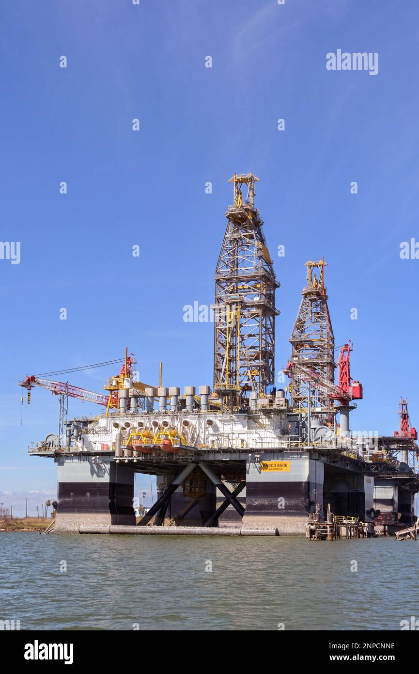 Galveston, Texas, USA - Februar 2023: Bohrinsel im Hafen der Stadt für Wartung und Reparatur Stockfoto