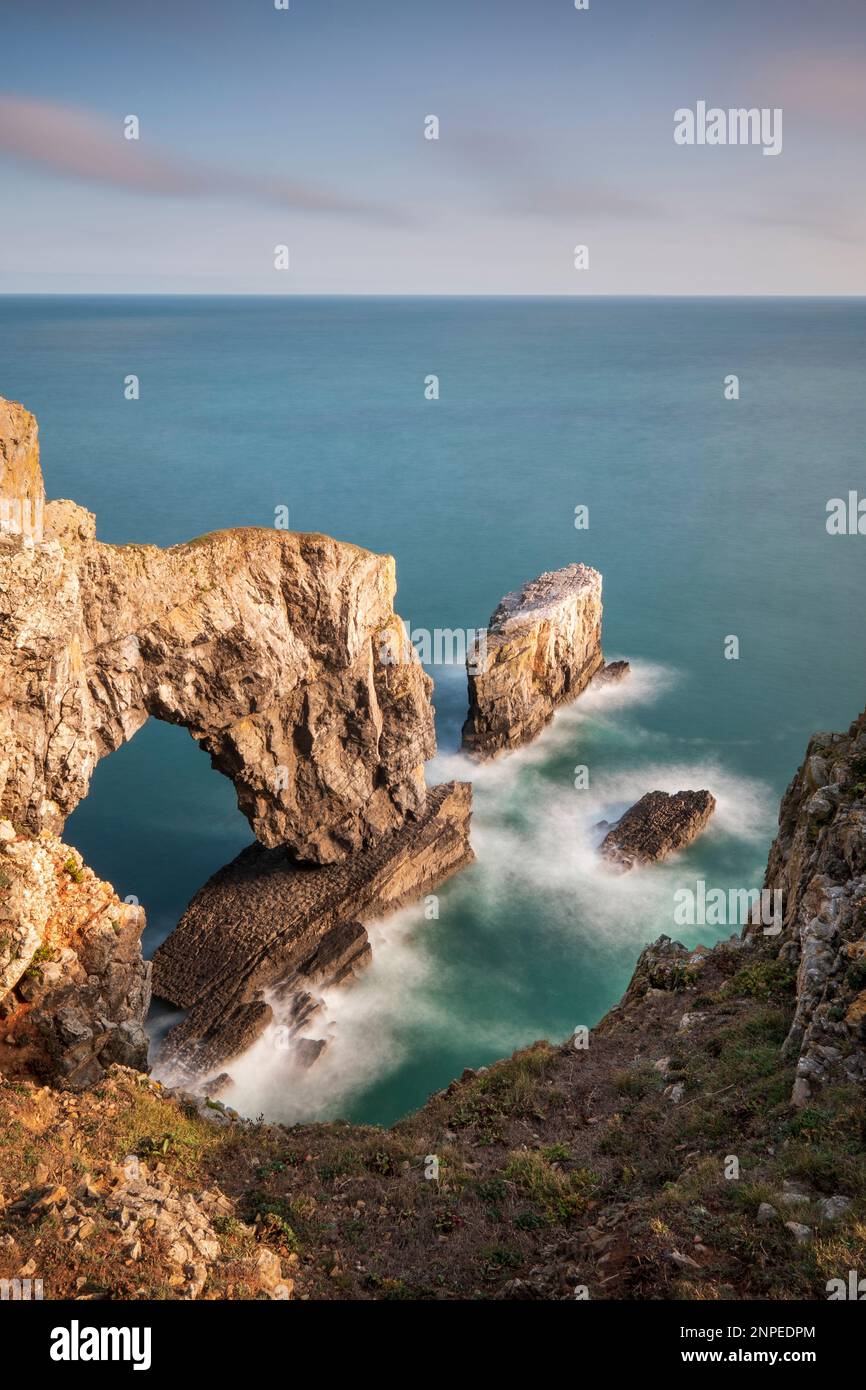 Die Grüne Brücke von Wales in Pembrokeshire. Stockfoto