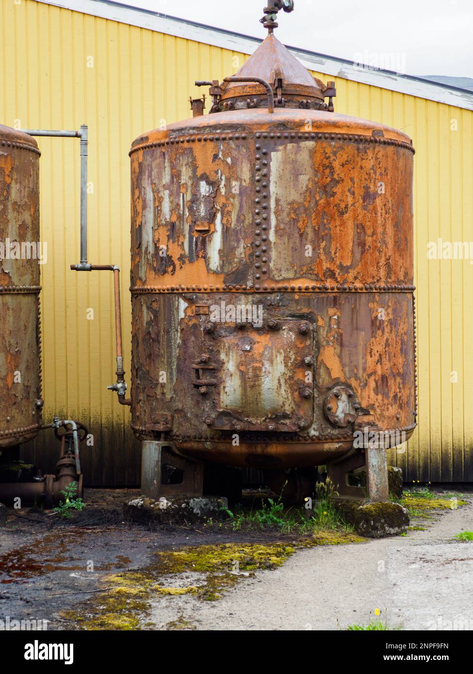 Við Áir, Färöer-Inseln -Jul 2021: Die letzte Walfangstation in der nördlichen Hewelt, heute ein Interessantes Denkmal. Die geschlossene Station ist eine Erinnerung Stockfoto