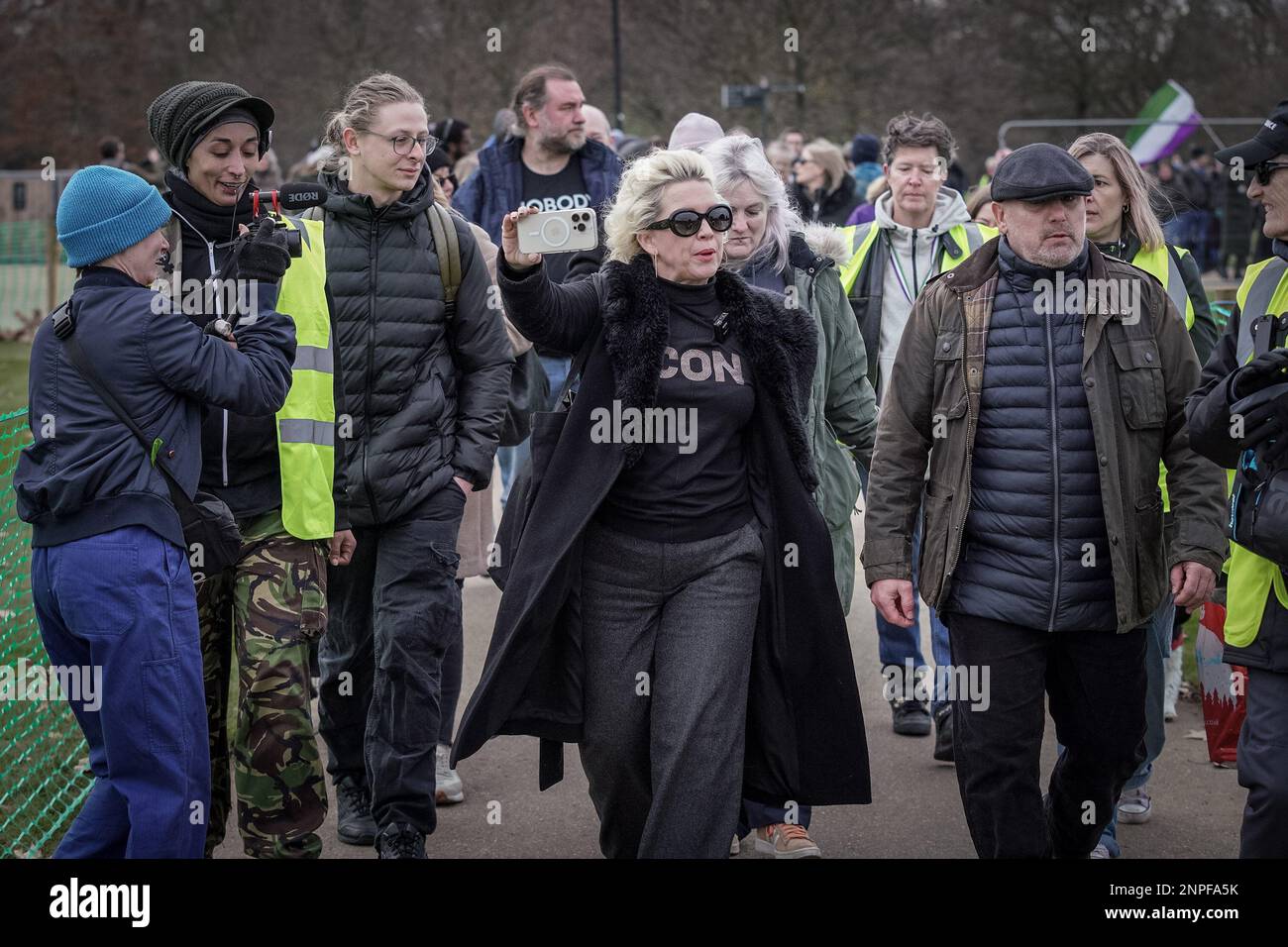 Kellie-Jay Keen-Minshull trifft sich mit anderen Feministen in der Nähe des Reformers' Tree in Hyde Park, London, Großbritannien. Stockfoto