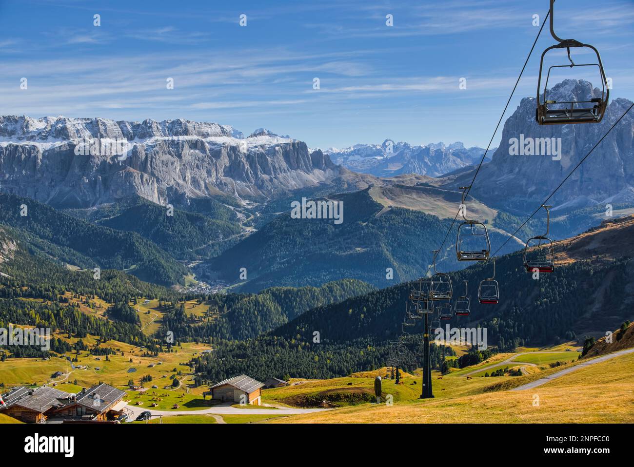 Monte Seceda befindet sich im Naturpark Puez Odle (auch als Naturpark Puez Geisler bezeichnet) und hat einen der berühmtesten Hügel der Dolomiten. Riesig Stockfoto