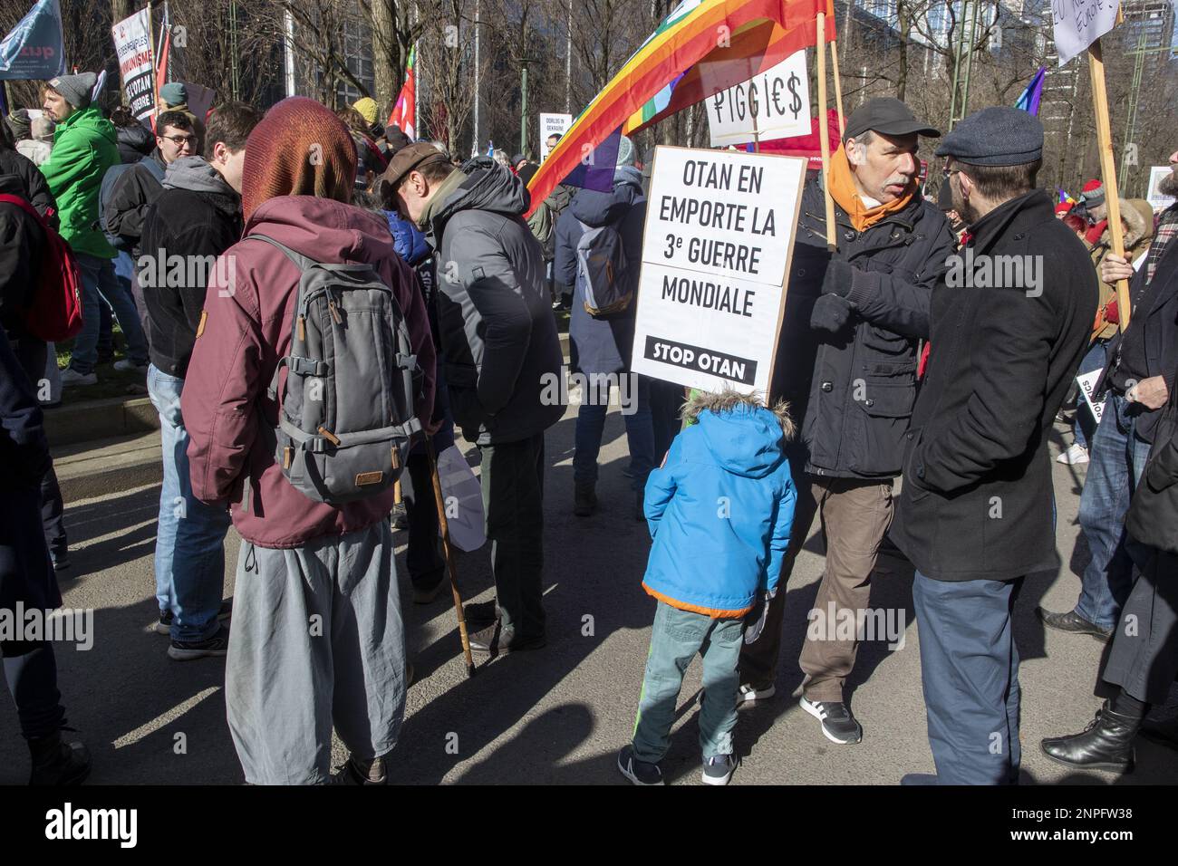 Das Schaubild zeigt die Demonstration "Stopp den Krieg in der Ukraine", die vom Kollektiv "Europa für Frieden und Solidarität" am Sonntag, den 26. Februar 2023 in Brüssel organisiert wurde. BELGA FOTO NICOLAS MAETERLINCK Stockfoto