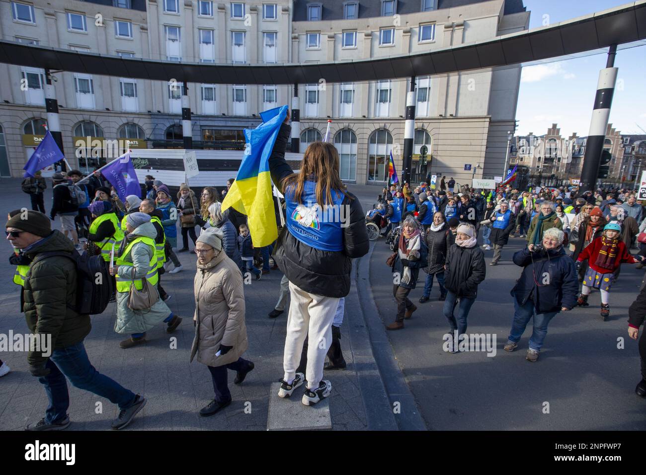 Das Schaubild zeigt die Demonstration "Stopp den Krieg in der Ukraine", die vom Kollektiv "Europa für Frieden und Solidarität" am Sonntag, den 26. Februar 2023 in Brüssel organisiert wurde. BELGA FOTO NICOLAS MAETERLINCK Stockfoto