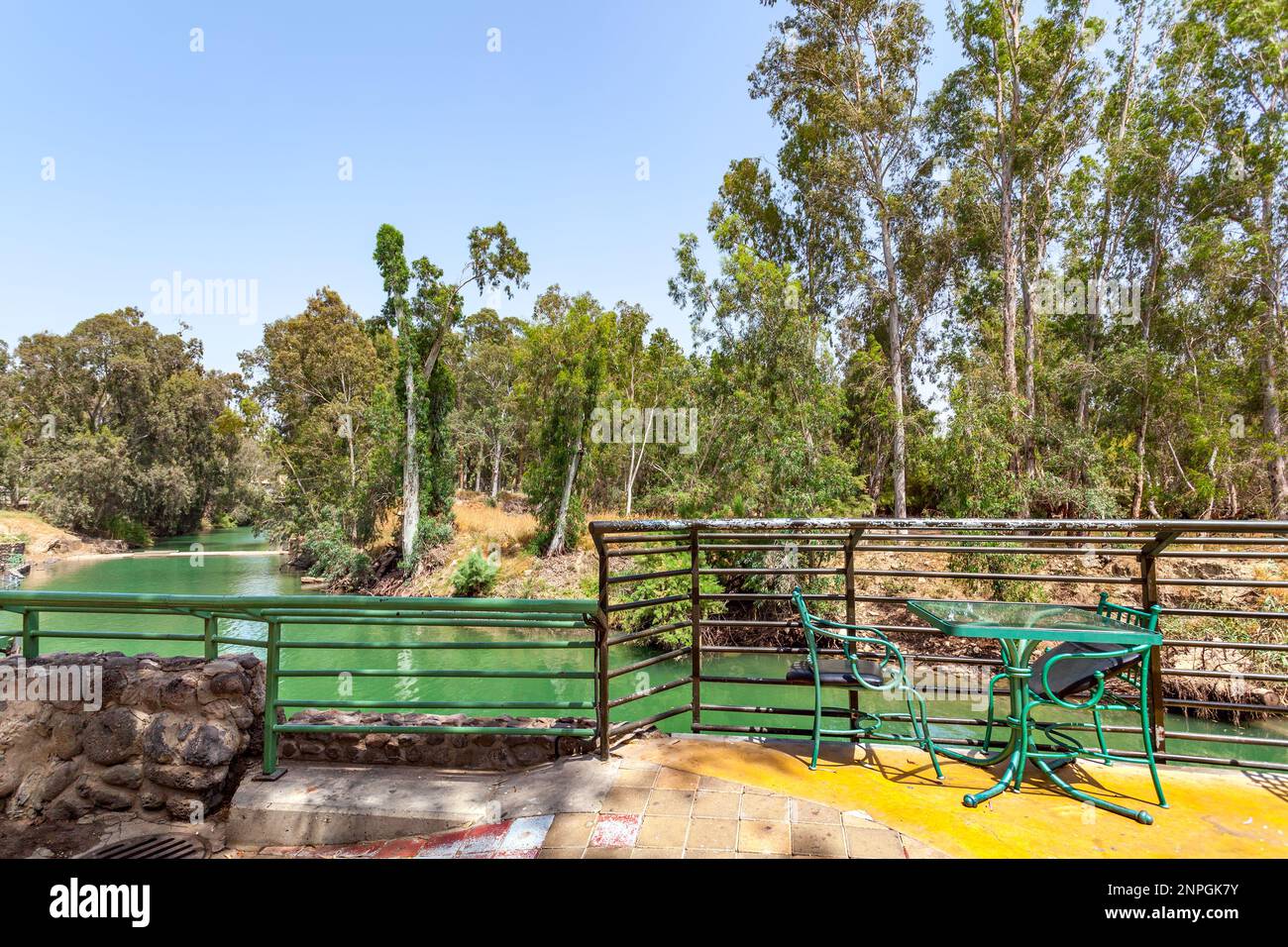 Der Jordan River an der Taufe von Yardenit, Israel Stockfoto