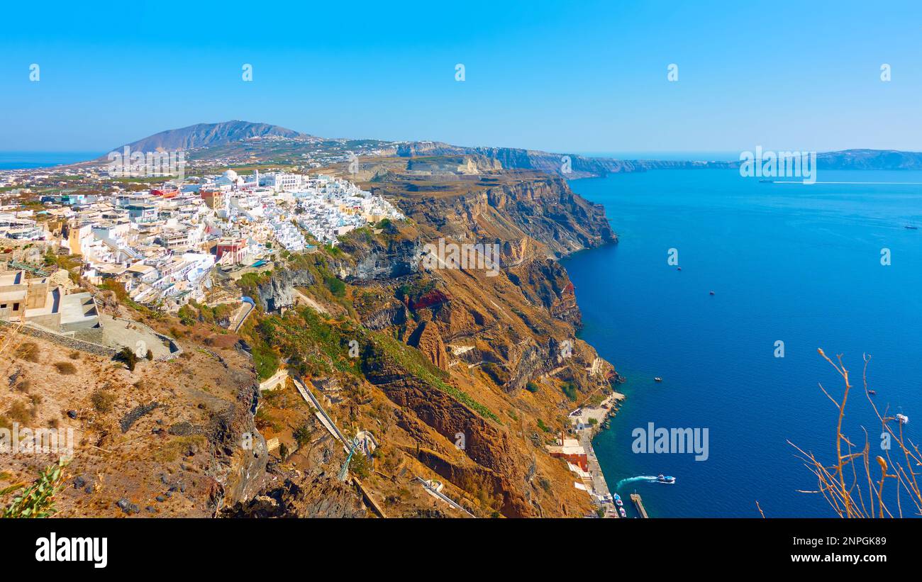 Panoramablick auf Fira auf der Insel Santorin in Griechenland Stockfoto