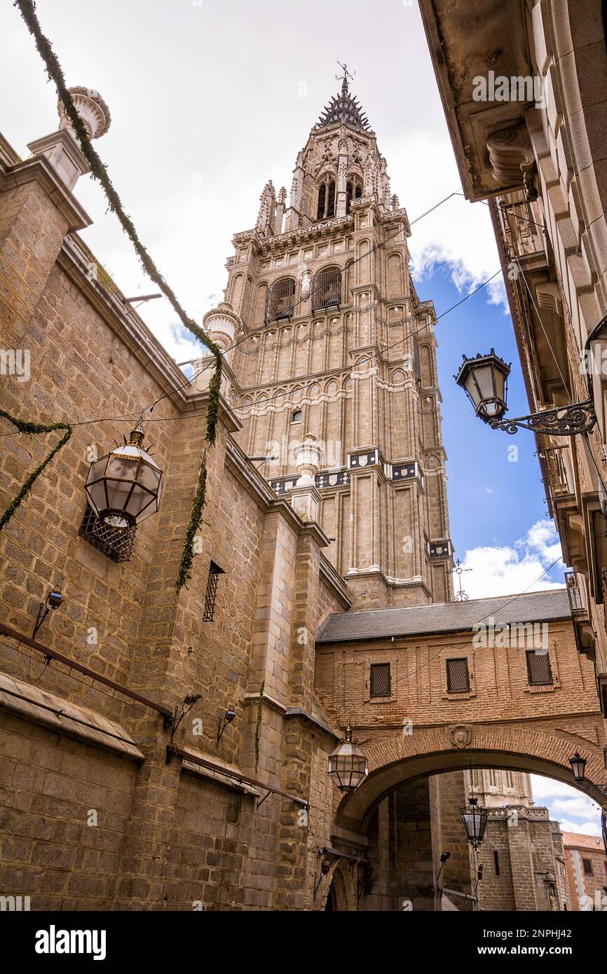 Detail des Glockenturms der Kathedrale von Toledo (Primatskathedrale der Heiligen Maria). Toledo, Castilla La Mancha, Spanien Stockfoto