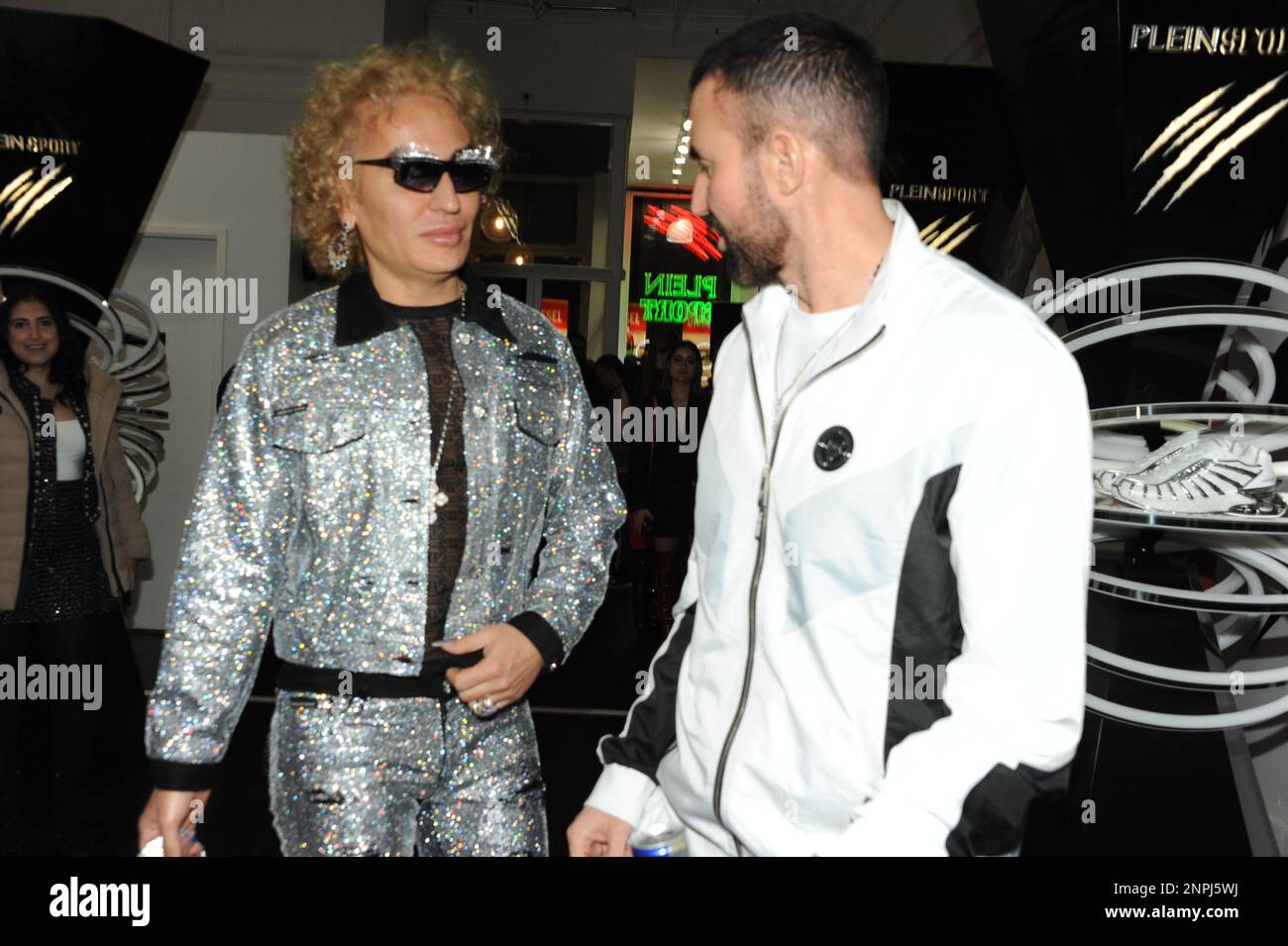 Elton Ilirjani mit Philipp Plein bei der New York Fashion Week, gekleidet in Philipp Plein, in New York City Stockfoto