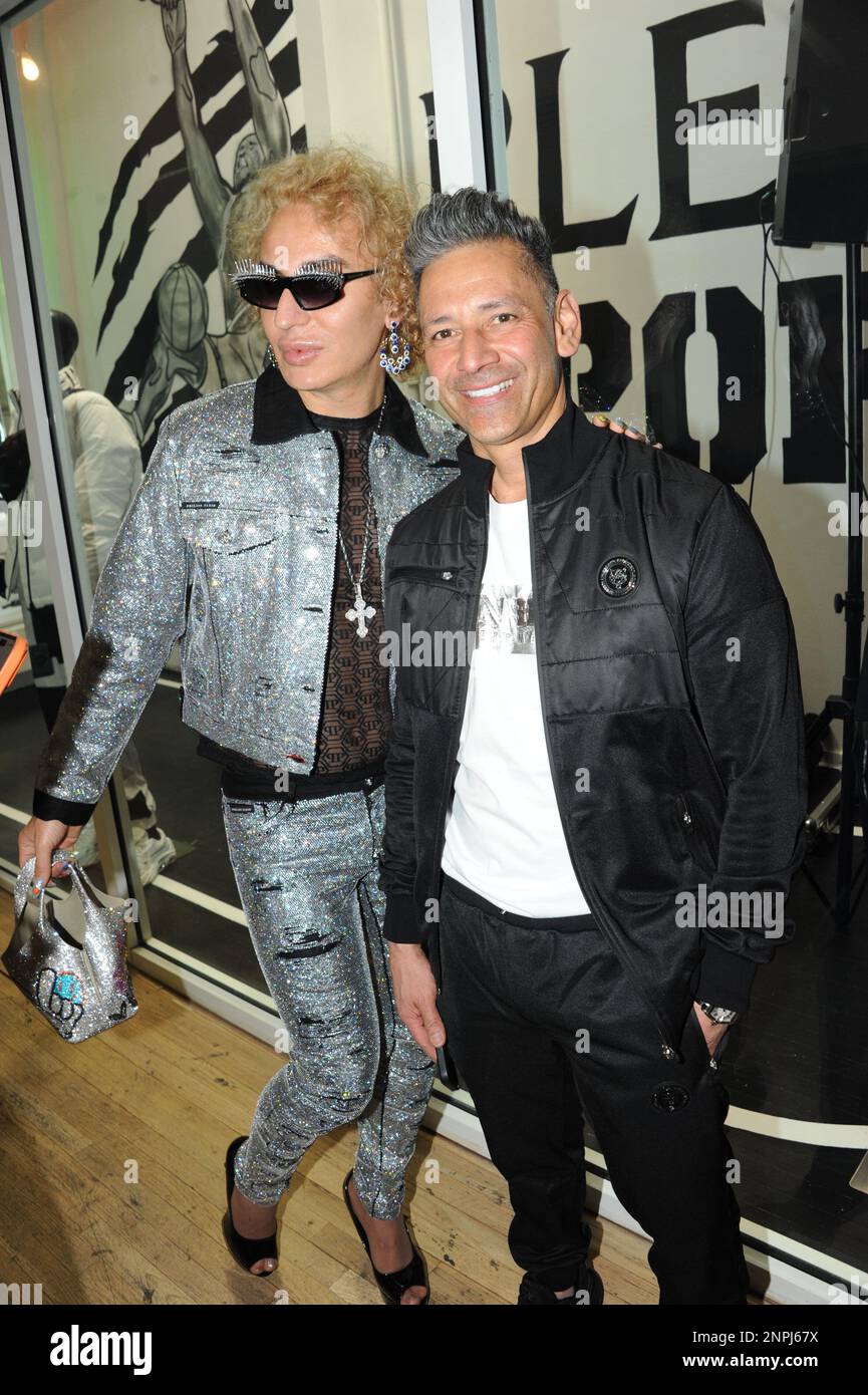 Elton Ilirjani mit Philipp Plein bei der New York Fashion Week, gekleidet in Philipp Plein, in New York City Stockfoto