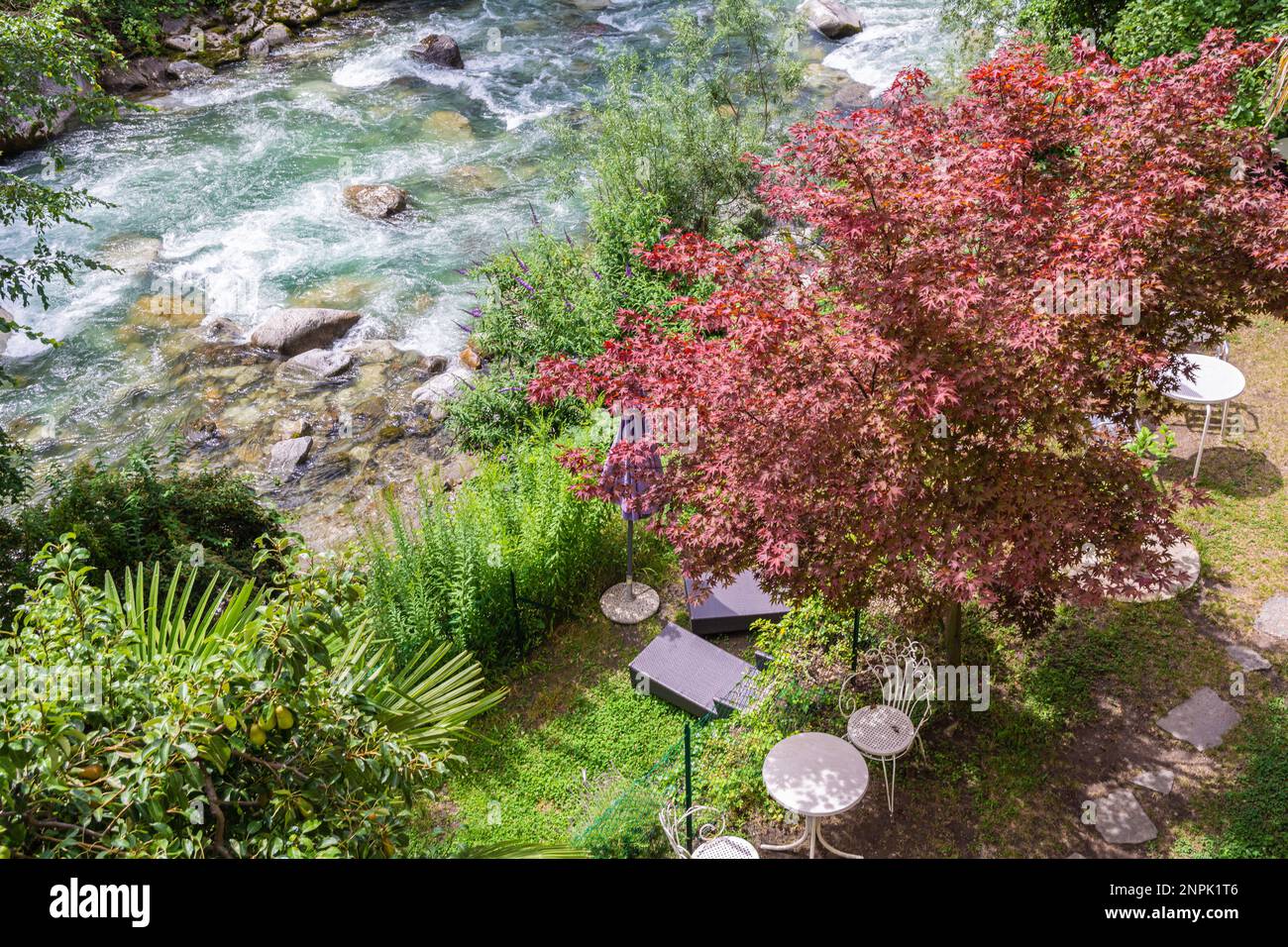 Merano in Südtirol - Blick auf die berühmte Promenade entlang des Flusses Passirio - Bozen Provinz, Norditalien, Europa Stockfoto