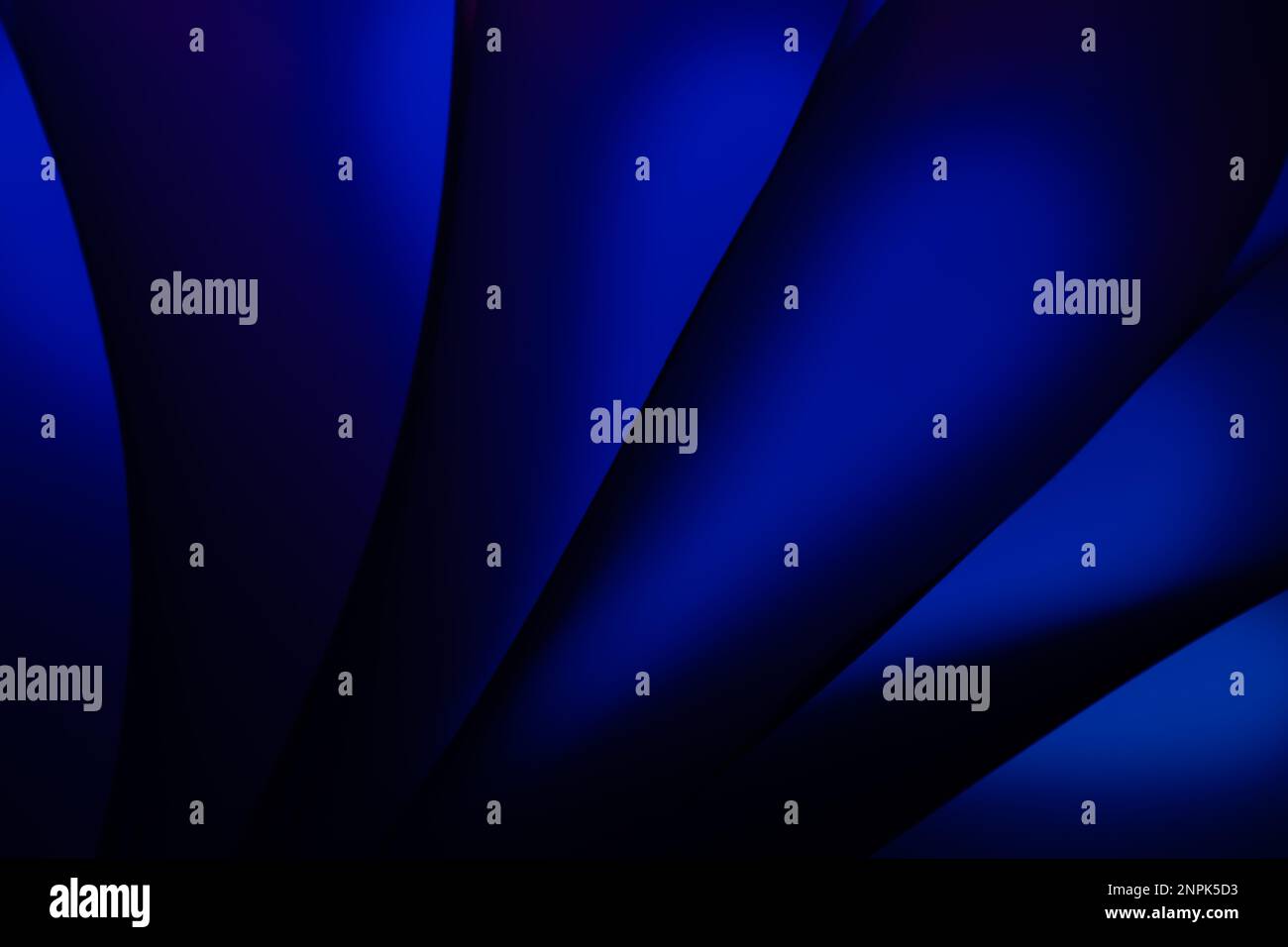 Abstrakte gekrümmte Formen in weichen Farben. Konvergierende Linien. Abstrakter Hintergrund. Stockfoto