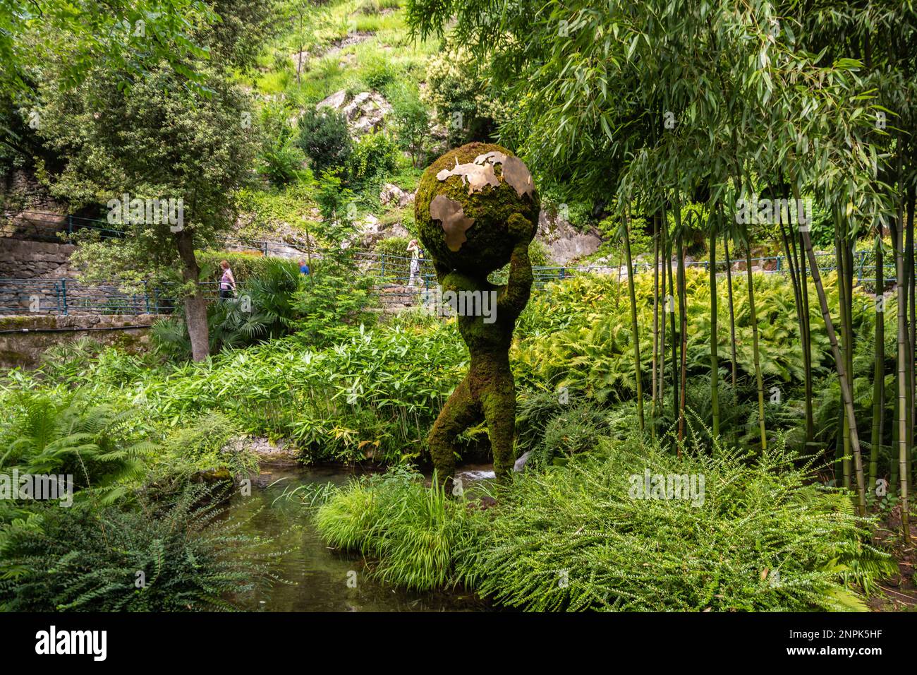 Blumenskulptur auf dem Tappeinerweg Trail. Promenade von Merano entlang des Flusses Passer, Merano in Südtirol, Provinz Bozen, Trentino Alto Adige, Italien Stockfoto