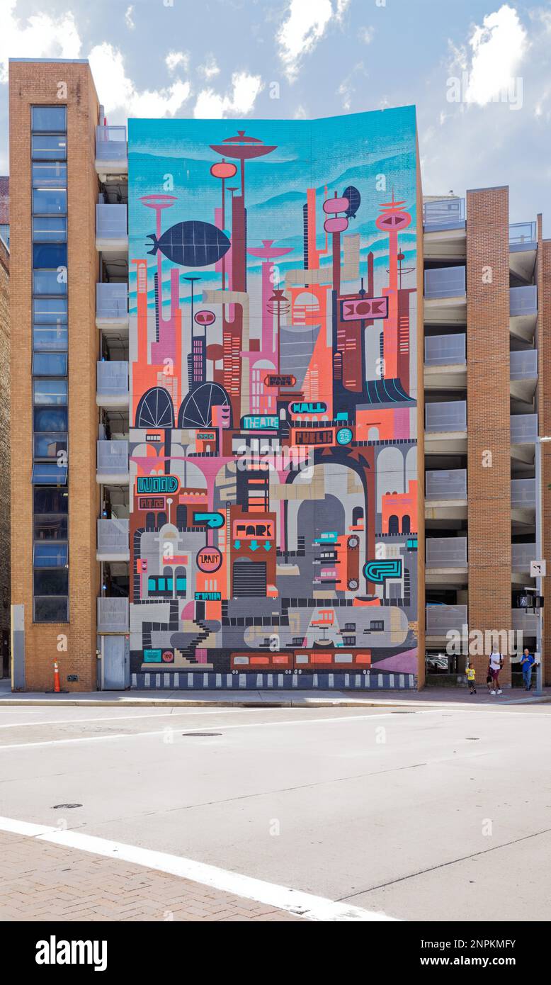 Pittsburgh Downtown: Das Wandgemälde von Brian Holderman mit dem Titel „Gestern ist morgen“ füllt die achtstöckige Fassade der Smithfield-Liberty Garage an der Seventh Avenue. Stockfoto