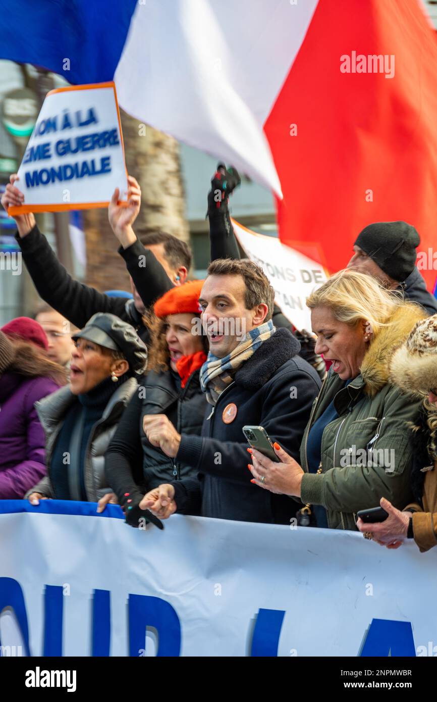 Florian Philippot, Führer der französischen politischen Partei Les Patriotes, an der Spitze einer Demonstration für Frieden und Krieg in der Ukraine Stockfoto