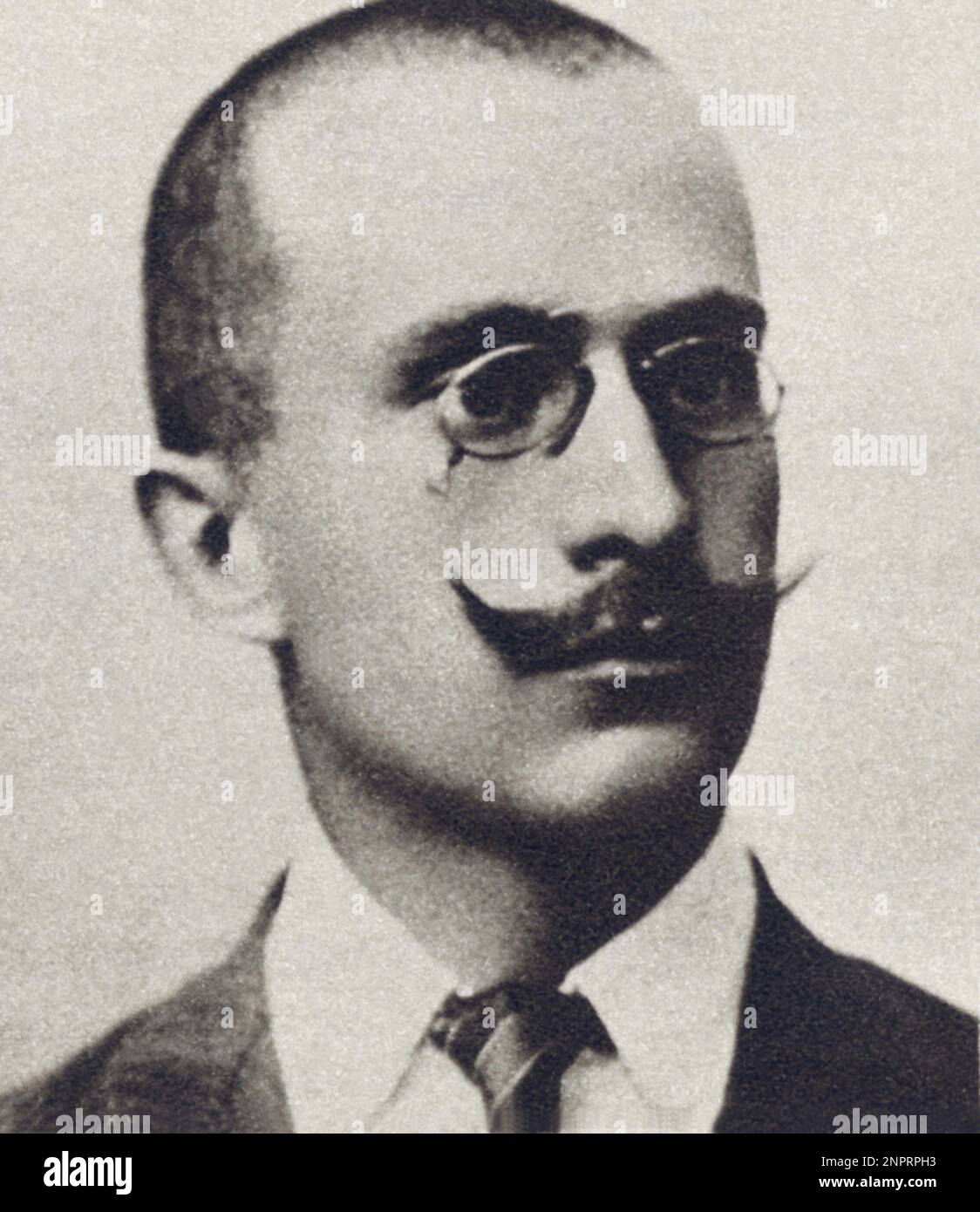 Ca. 1918 , Mailand , Italien : der künftige Präsident der italienischen Repubblic , der Politiker LUIGI EINAUDI ( Carrù , Cuneo 1874 - Roma 1961 ) , Wann war Lehrer für politische Wirtschaft an der Università Bocconi - ECONOMISTA - Portrait POLITICA - POLITIKER - PRESIDENTE DELLA REPUBBLICA ITALIANA - ITALIA - POLITIK - ITALIEN - Persönlichkeiten Prominente in jungen Jahren - celebrità personalità da giovani giovane - occhiali - Brille - Linse - Pince-nez - baffi - Schnurrbart --- Archivio GBB Stockfoto