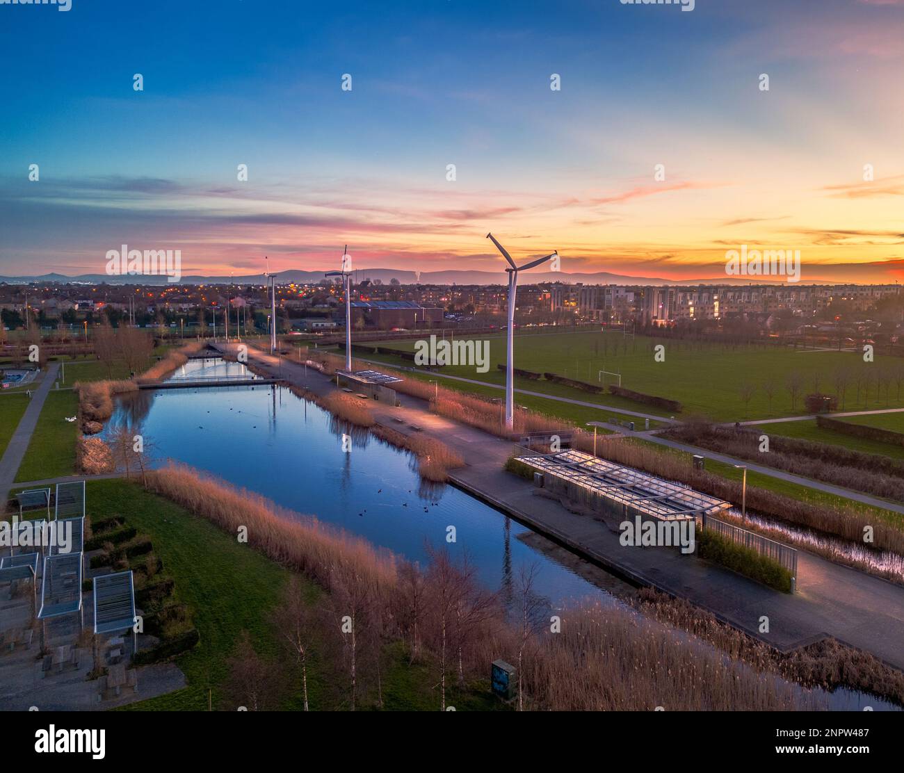 Februar-Abenddämmerung im Pater Collins Park Stockfoto