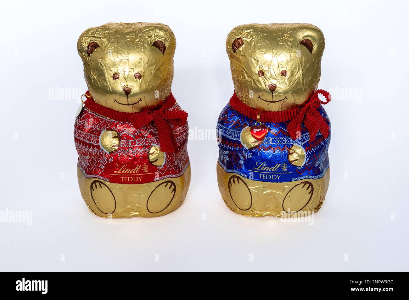 Lindt-Schokoladenbären isoliert auf weißem Hintergrund Stockfoto